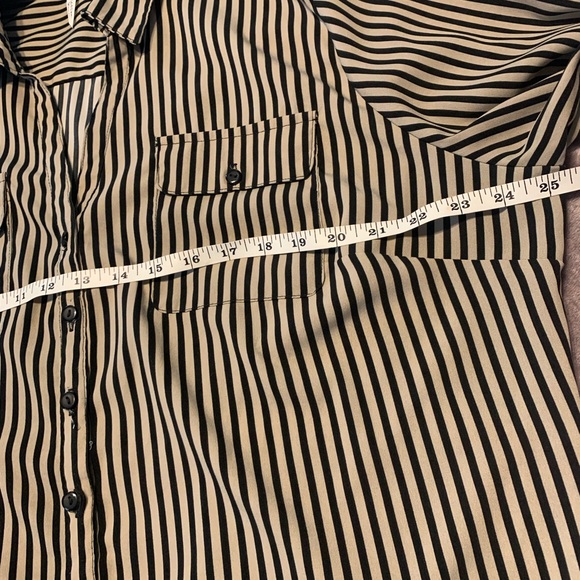 Ladies button down top - Picture 8 of 9